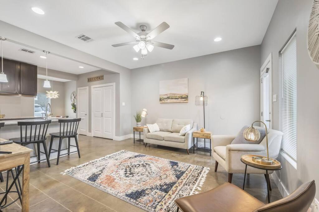 Cozy 2 Bed Townhome Near The Hospital Lafayette Exterior foto